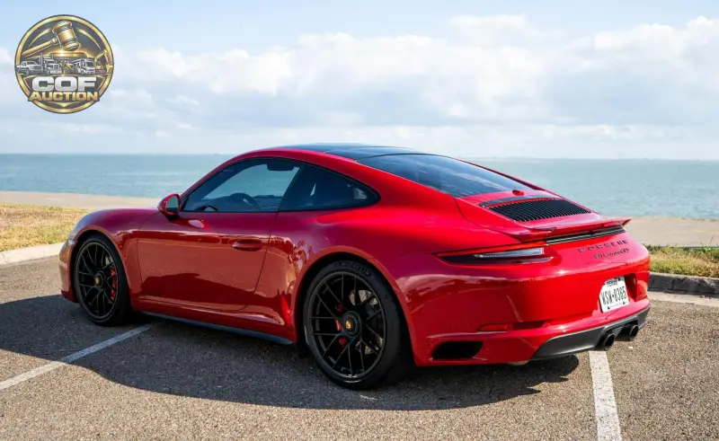 2018 Porsche 911 Carrera GTS Coupe photo 4
