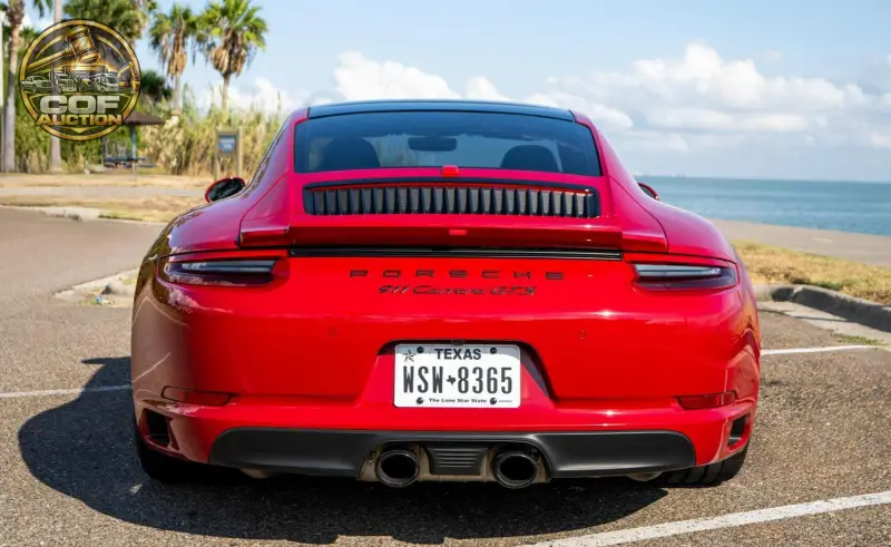 2018 Porsche 911 Carrera GTS Coupe photo 5